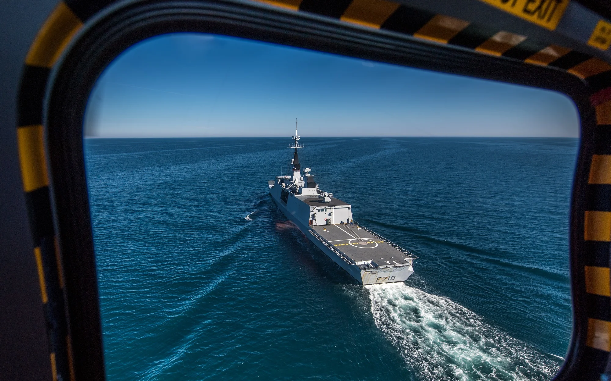 La frégate La Fayette vue d'hélicoptère