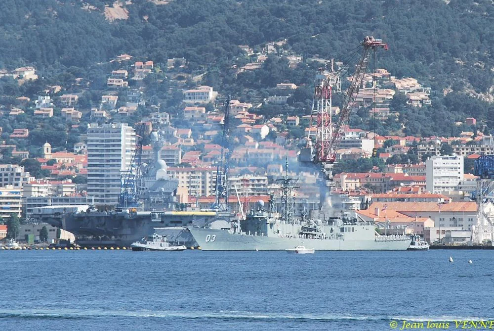 La frégate australienne HMAS Sydney quitte Toulon