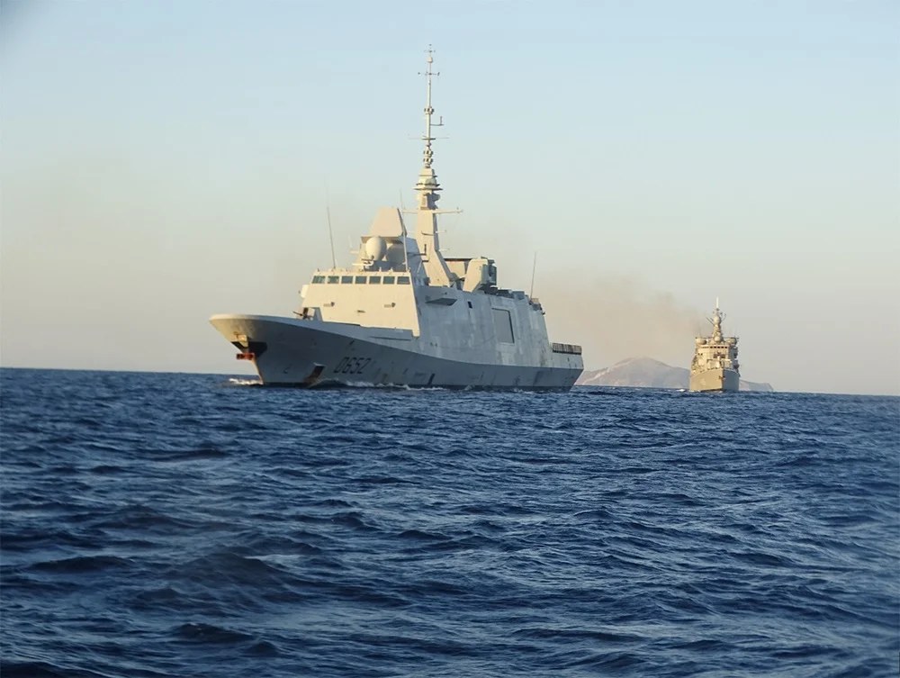 La frégtae Provence et la frégate grecque HS Themistokles