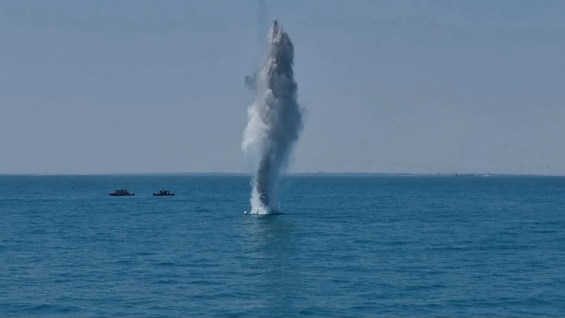 Pétardement d'une mine marine