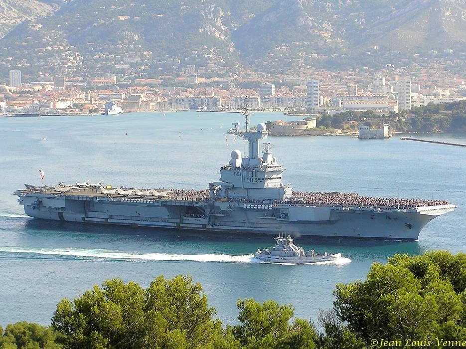 La sortie des familles du Charles de Gaulle