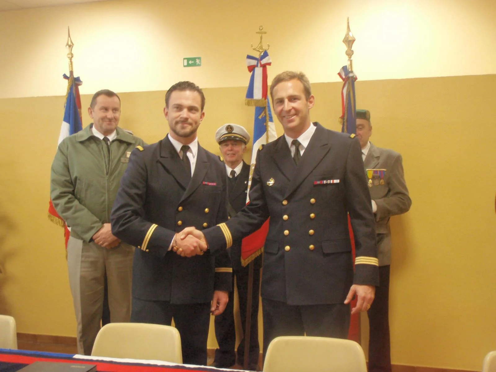 Le LV Chaperon, commandant le BBPD Achéron et l’EV ® Lobjois, chef de centre de la PMM « QM Fort »