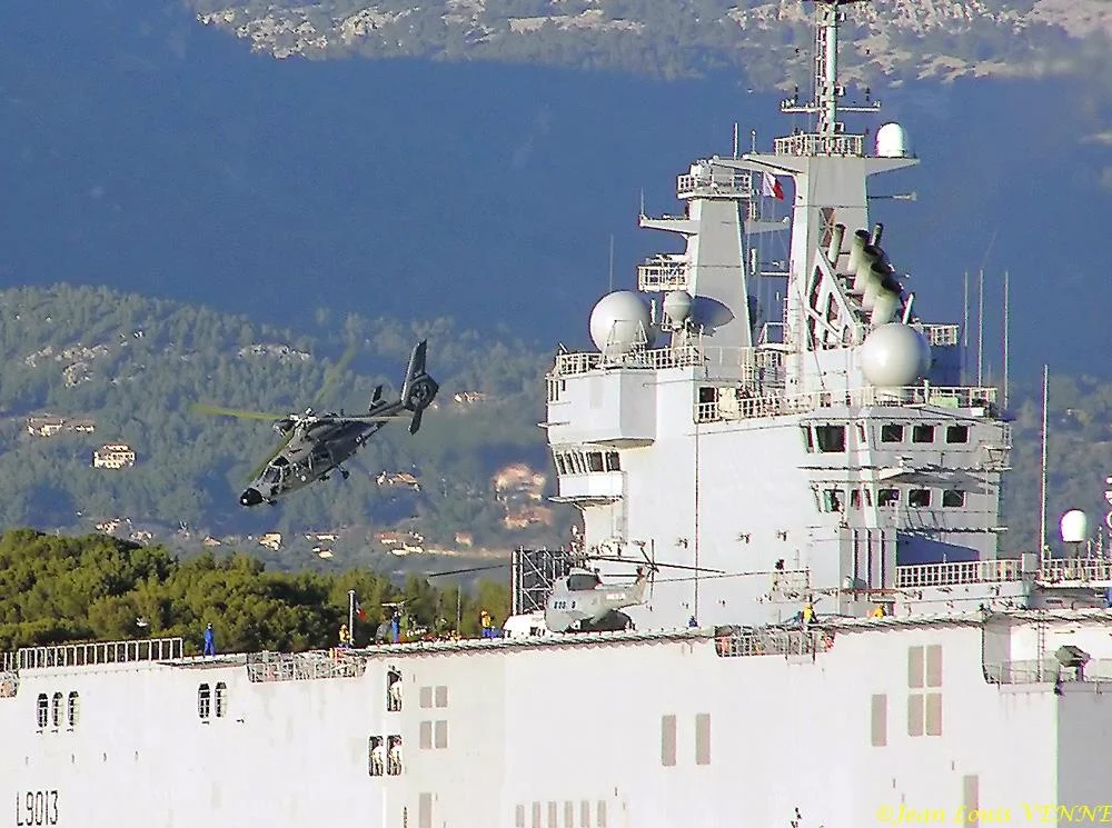 Retour du Mistral après la Journée de Présentation de la Marine