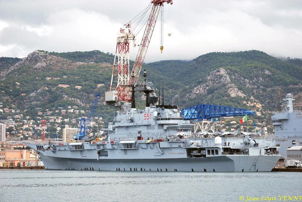 Le porte-avions Garibaldi