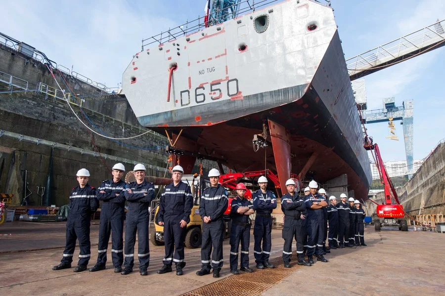 La frégate Aquitaine en cale sèche