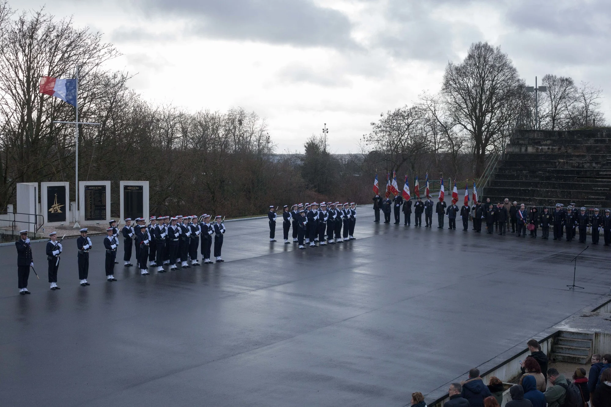 Remise du fanion de la Préparation Militaire Marine de Paris « capitaine de frégate Kieffer »