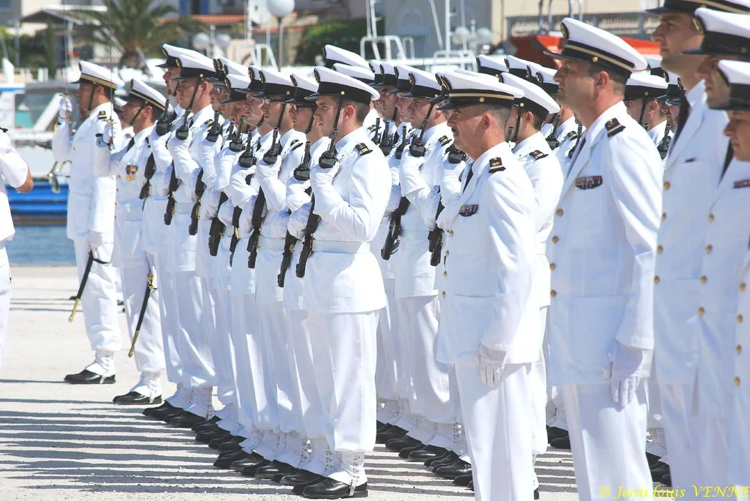 Le CIN de St Mandrier commémore l’appel du 18 juin devant la mairie
