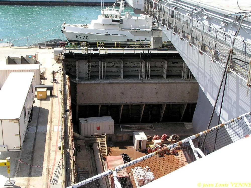 L'avant de la cale sèche