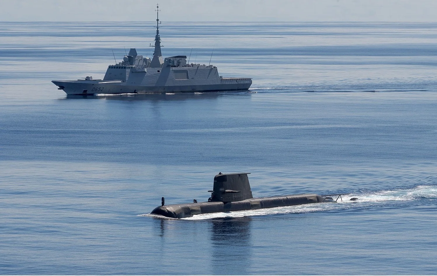 La frégate Aquitaine et un sous-marin norvégien de la classe Ula