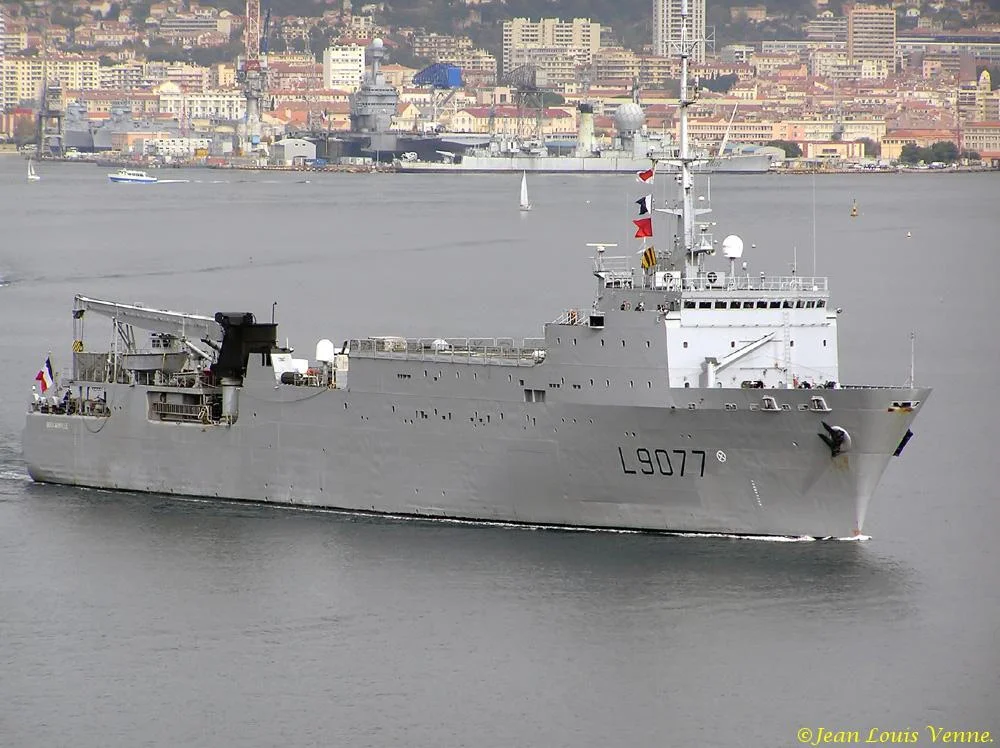 Le Bougainville appareille de Toulon