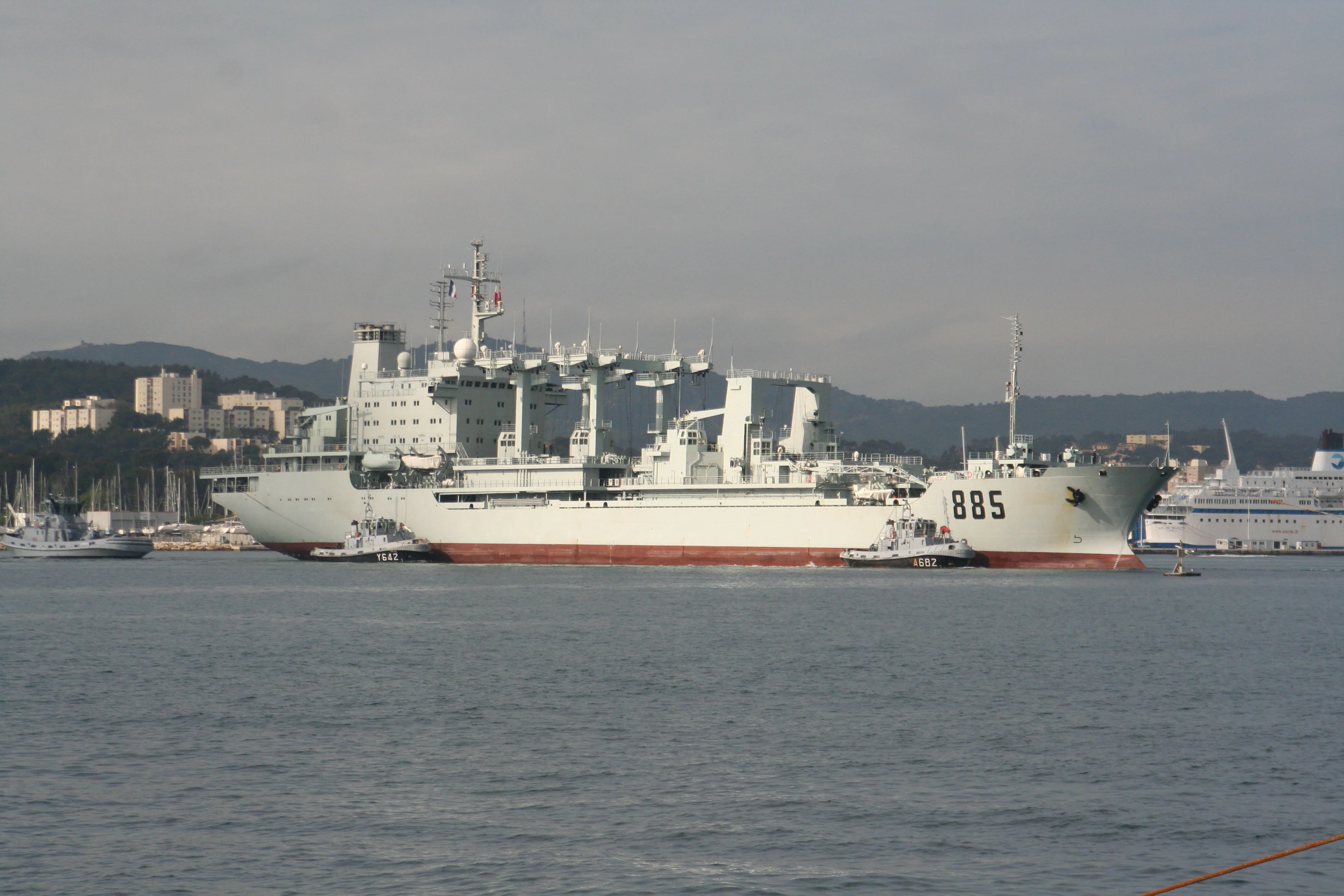 Arrivée à Toulon du ravitailleur Qinghaihu