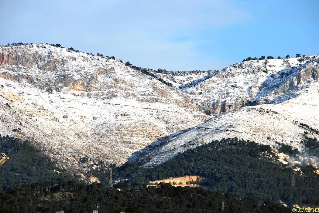 Toulon et ses montages enneigées