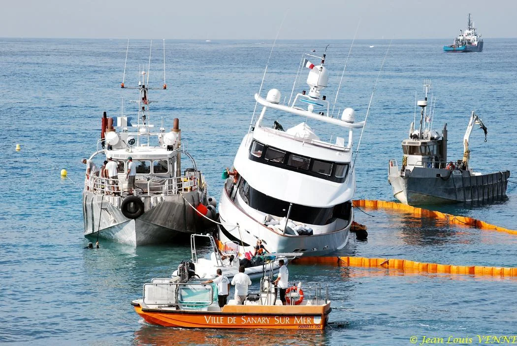 Une enbarcation de la ville de Sanary