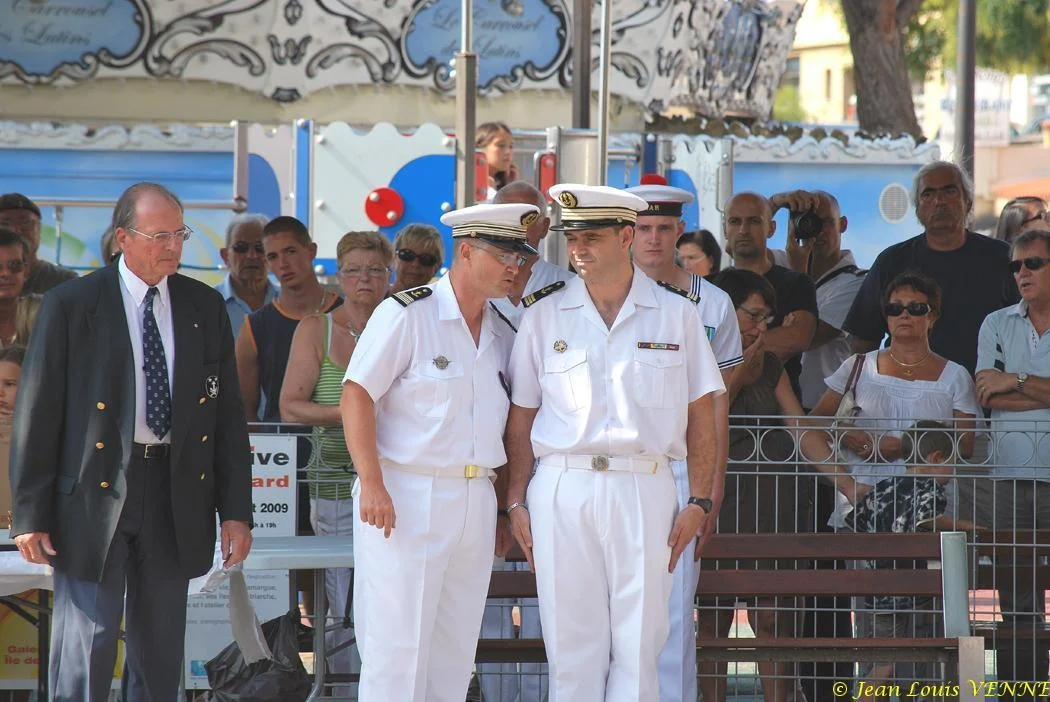 Le commandant, un officier du Var et le maire de Bandol