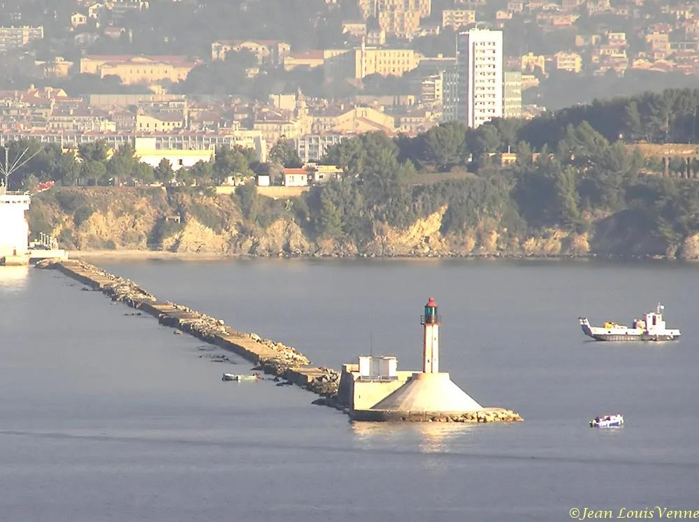 La jetée qui protège la rade de Toulon