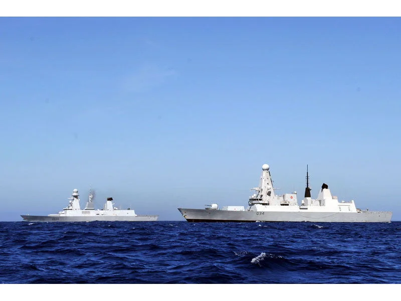 La frégate Forbin s’entraîne avec son homologue britannique