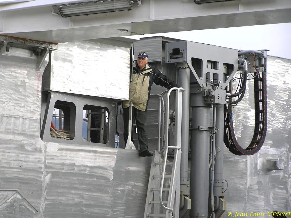 Les verins soutenant la plateforme centrale