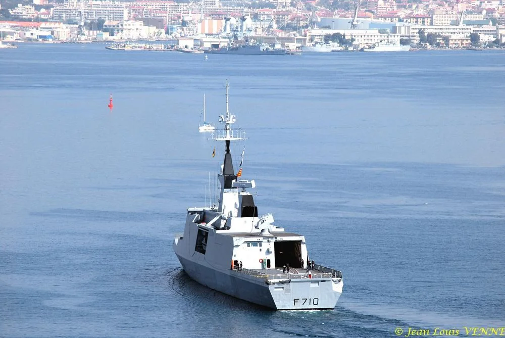 la frégate Lafayette effectue des boucles magnétiques