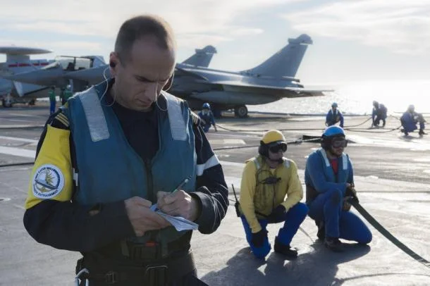 Un entraîneur sur le pont du Charles de Gaulle
