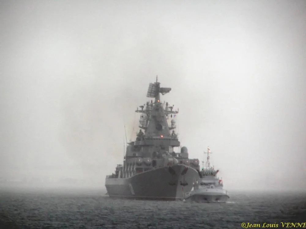 Le Moskva quitte Toulon