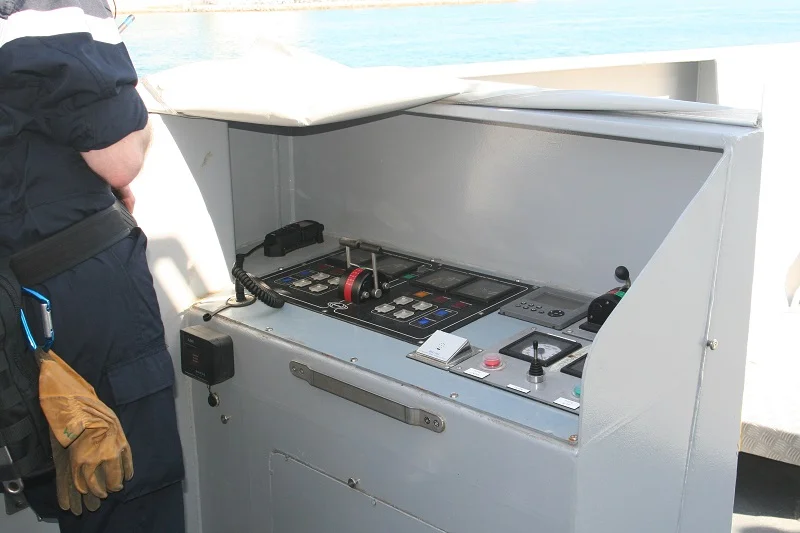 Un poste de conduite déporté sur chaque aileron