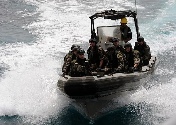 Les marins français s'approchent du Vicksburg