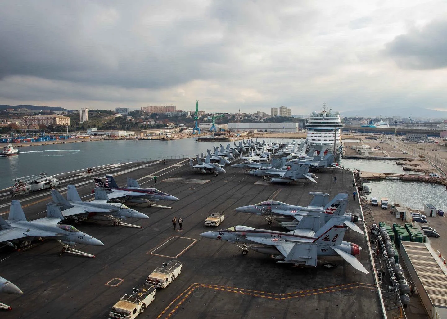 Le porte-avions américain George H.W. Bush arrive à Marseille
