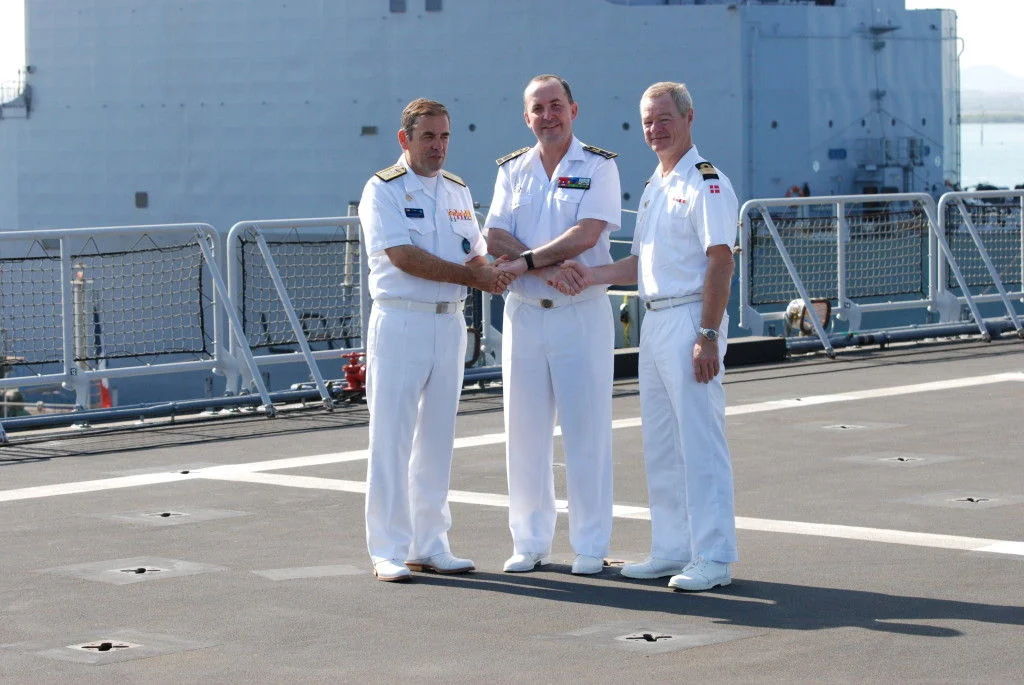 La force navale européenne Atalante maintient des relations fortes avec les forces maritimes combinées et de l'OTAN pour lutter contre la piraterie