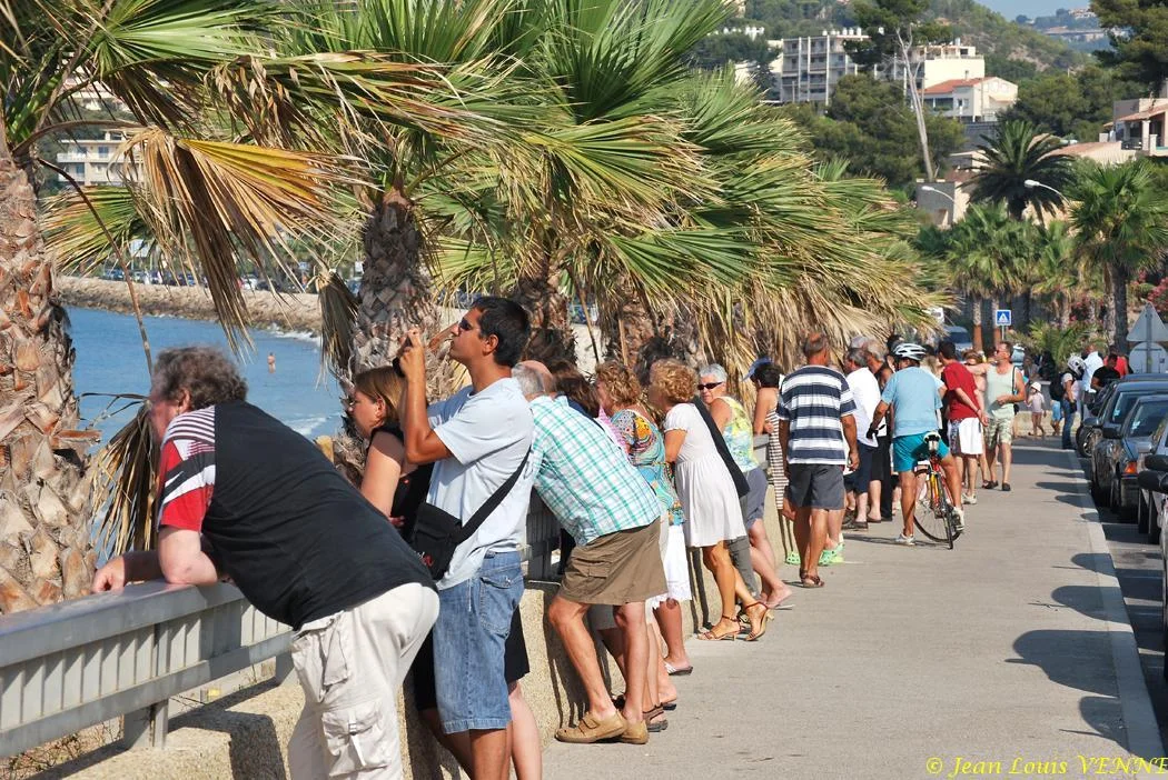 Le public assiste aux opérations de sauvetage
