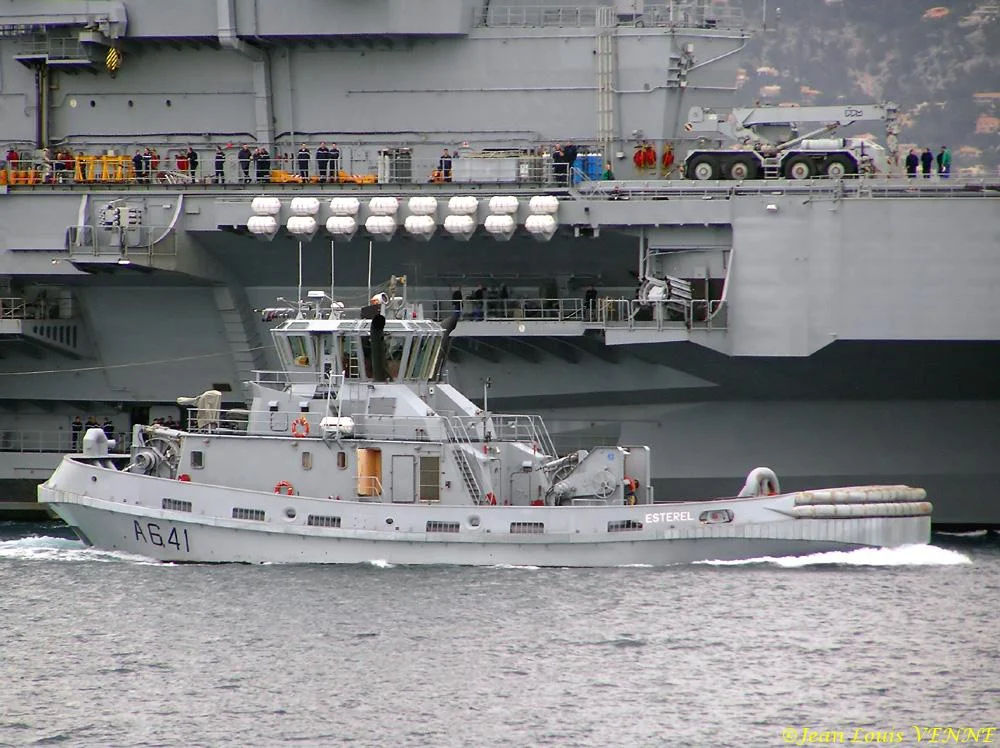 Autour du porte-avions Charles de Gaulle