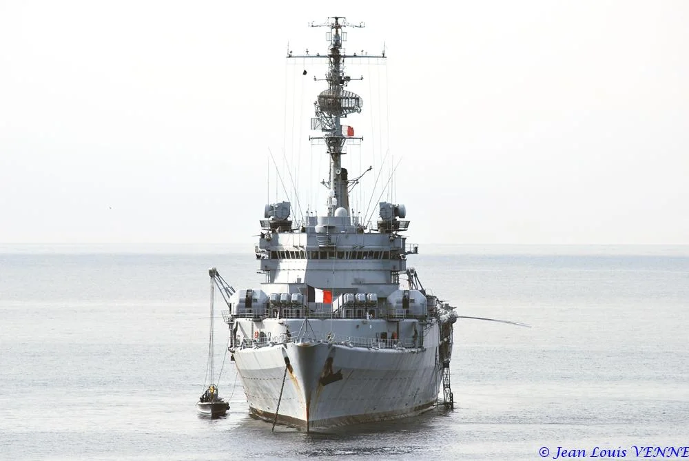 La Jeanne d’Arc au mouillage devant Toulon