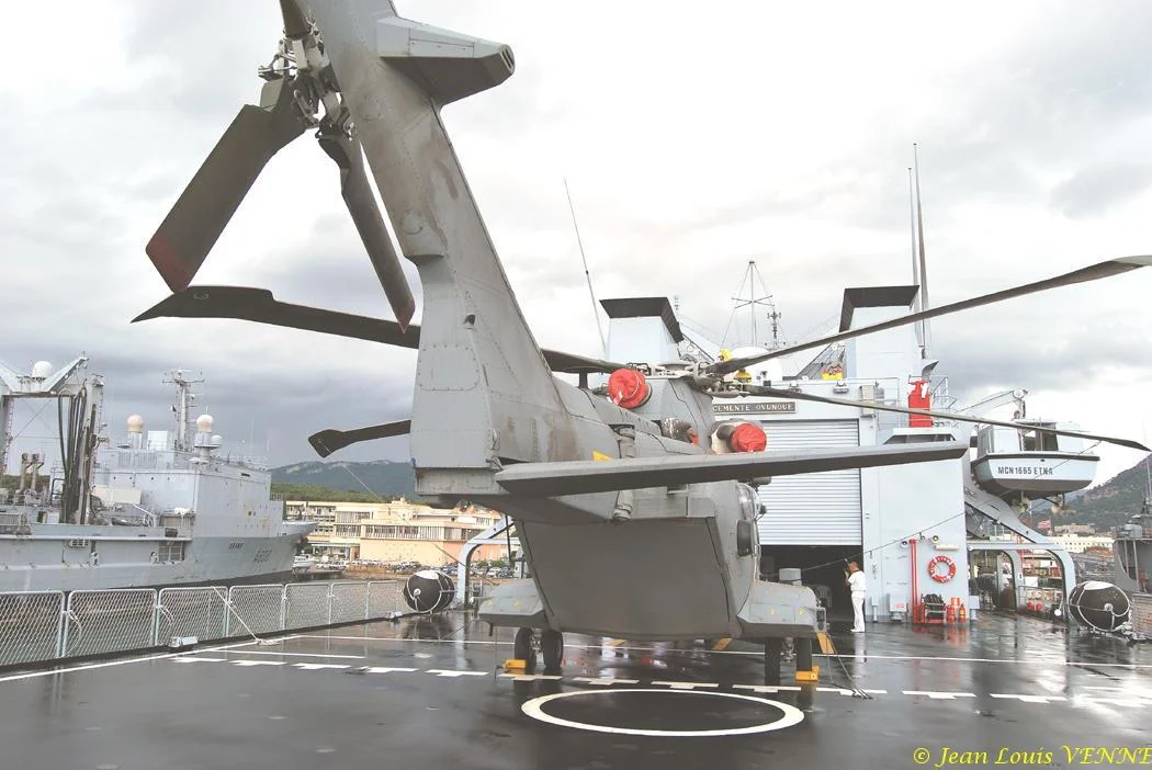 Un hélicoptère EH-101