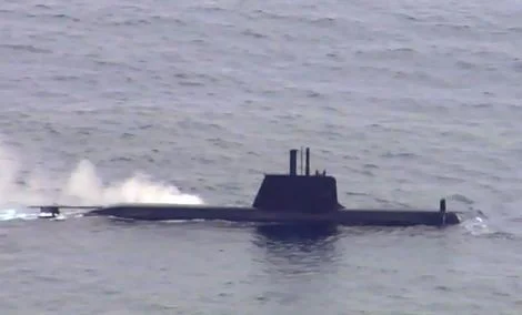 Un sous-marin Australien laisse s'échapper de la fumée