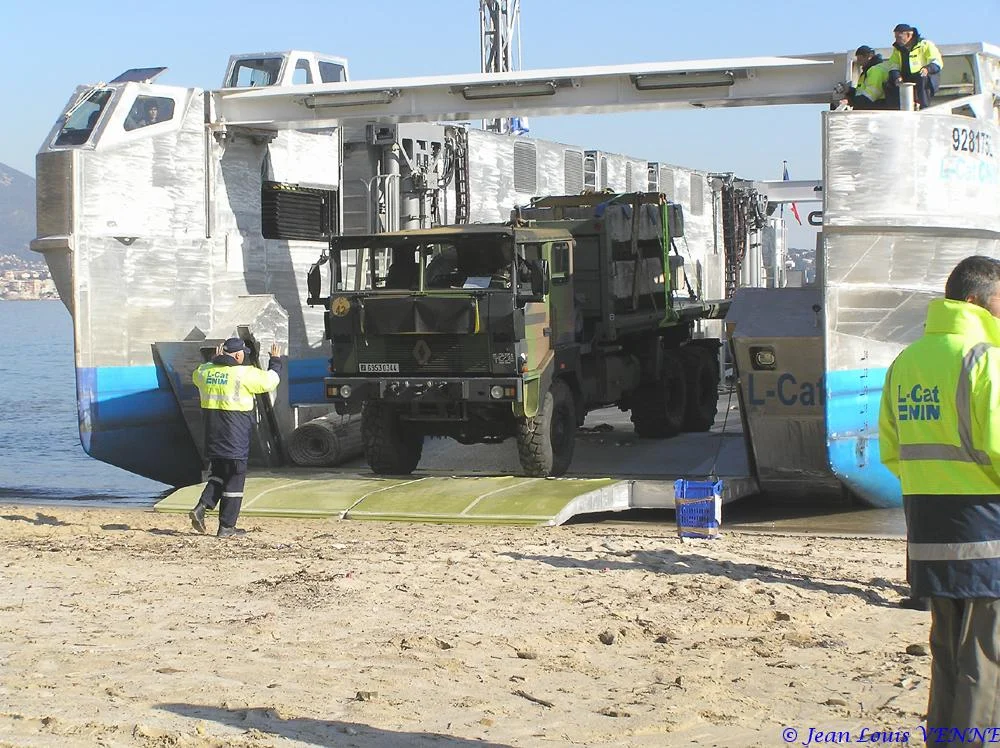 Premier plageage du L-CAT avec matériel roulant