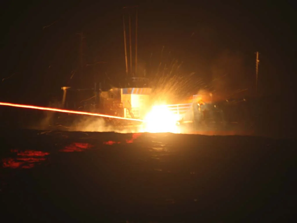 Le chalutier est détruit par le HMS Iron Duke au canon de 30 mm