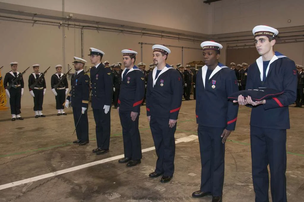 Remise de décorations sur la BAN Lanvéoc-Poulmic