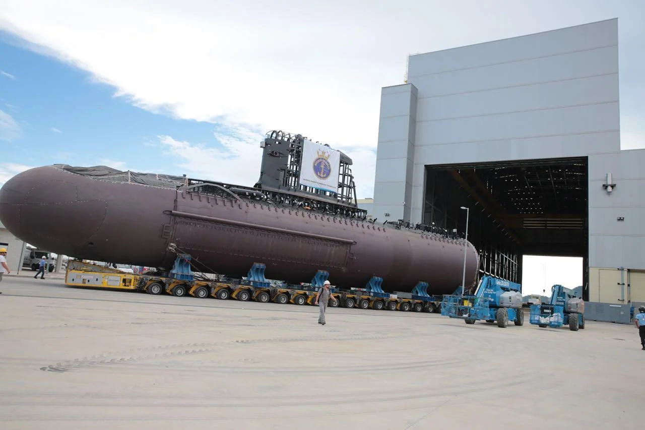Transfert d’une section du premier sous-marin Scorpène brésilien, le Riachuelo