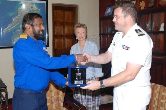 Première escale d’un bâtiment de la marine nationale dans le port de Trincomalee
