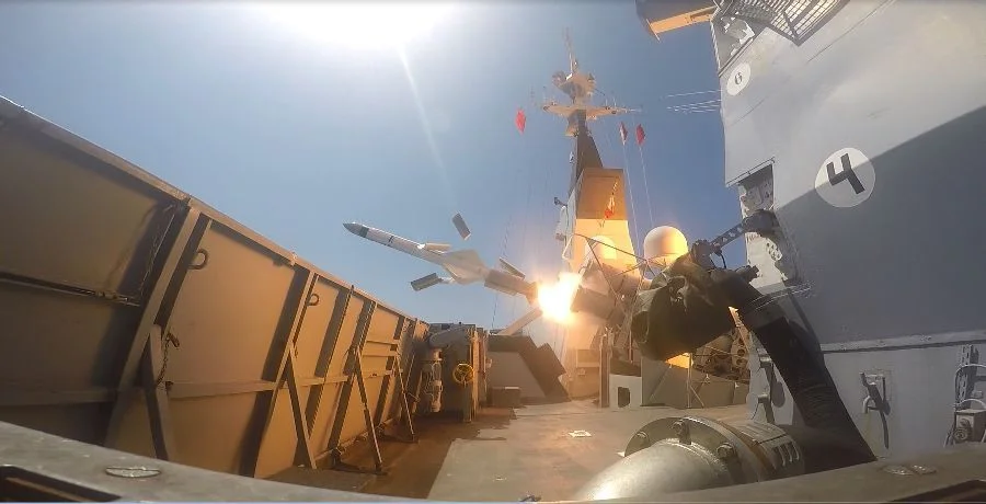 Tir d'un missile Mer-Mer 40