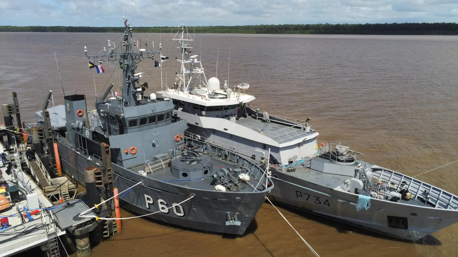 Les patrouilleurs Bracui (Brésili) et La Confiance