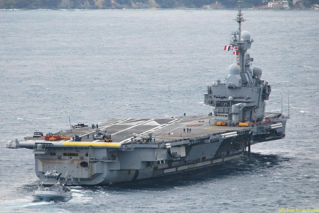 Le Charles de Gaulle en route pour l’océan Indien