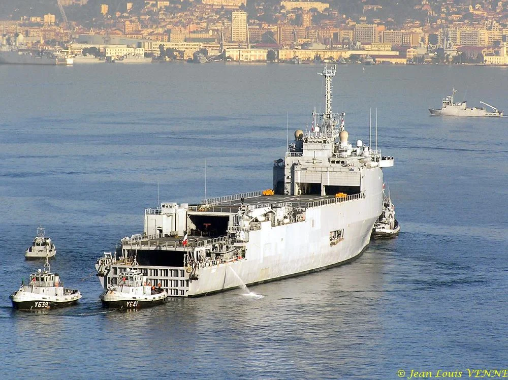 Le Siroco quitte le Lazaret pour Toulon