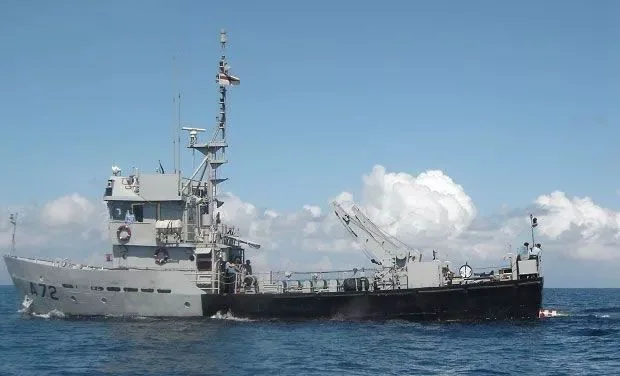 Le navire de récupération de torpilles (TRV A-72)