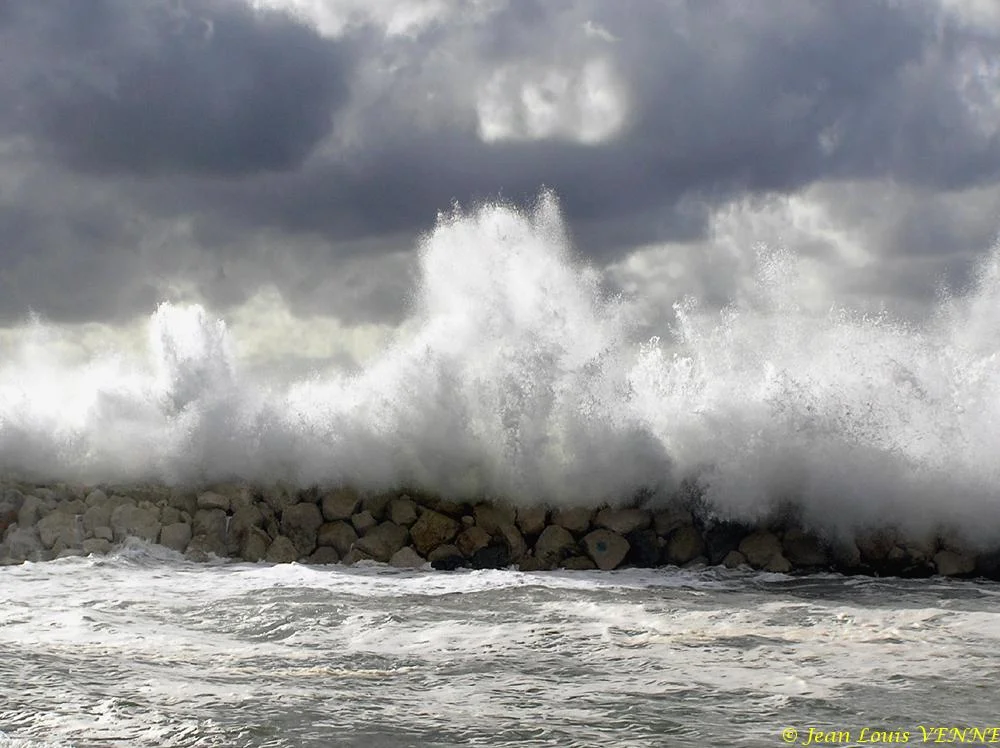 Mer agitée sur la plage de St-Elme