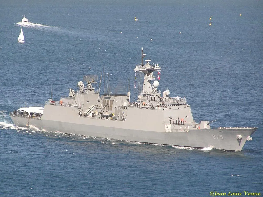 Le destroyer lance-missiles CHUNGMUGONG YI SUN SHI