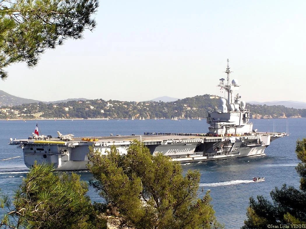 Le Charles de Gaulle prend la mer