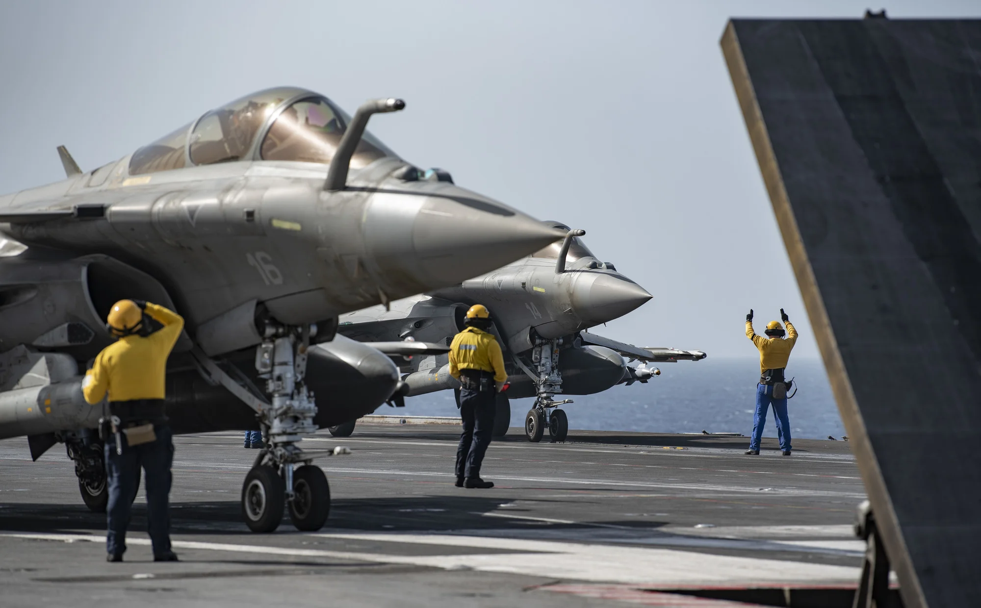 Des Rafale-Marine sont guidés par des 
