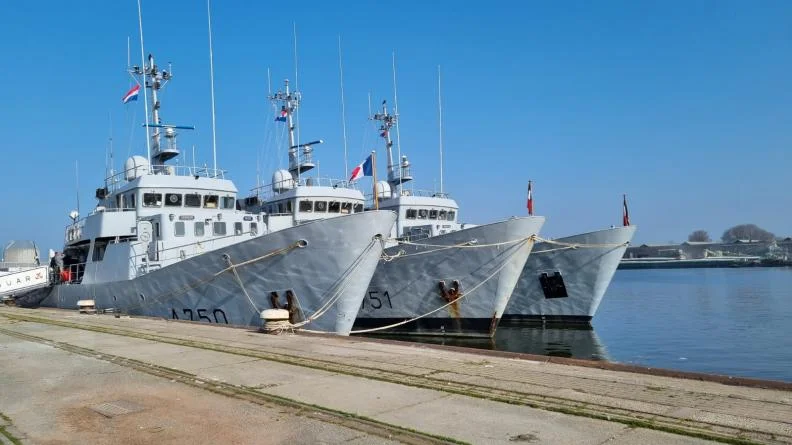 Trois bâtiments école en escale à Amsterdam
