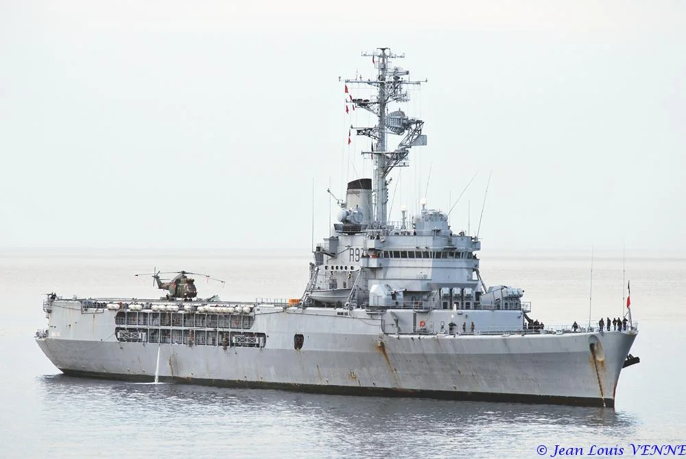 La Jeanne d’Arc au mouillage devant Toulon