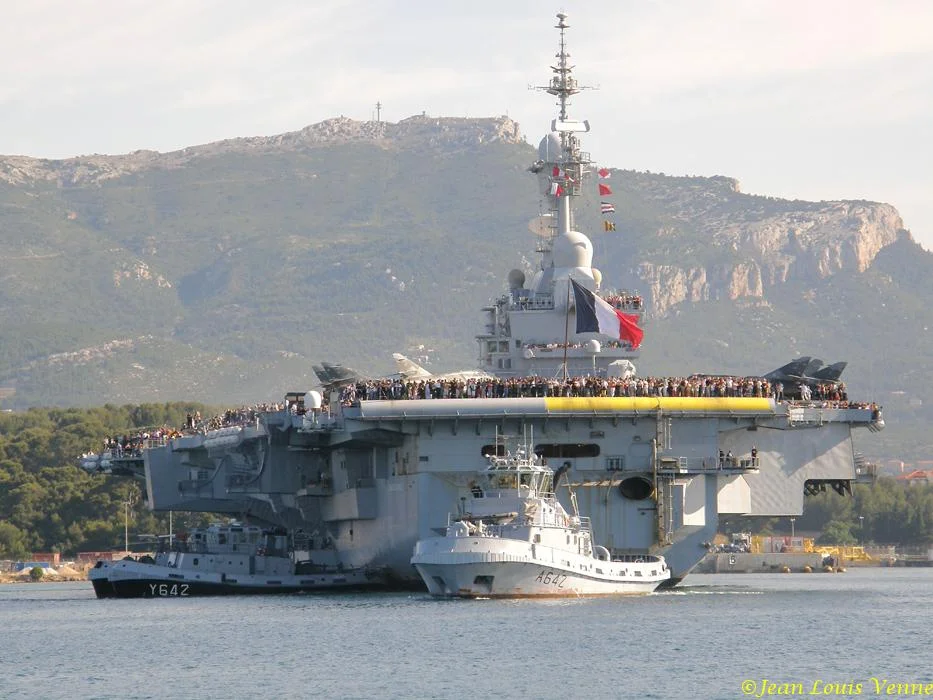 La sortie des familles du Charles de Gaulle